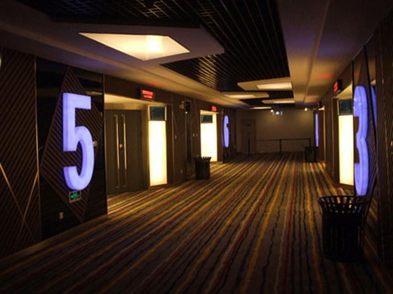 使用格林雅防火板裝修的萬達影院過道