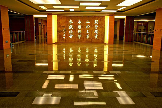 采用格林雅防火板裝修的廈門長(zhǎng)庚醫(yī)院大廳 采用格林雅防火板裝修的廈門長(zhǎng)庚醫(yī)院大廳